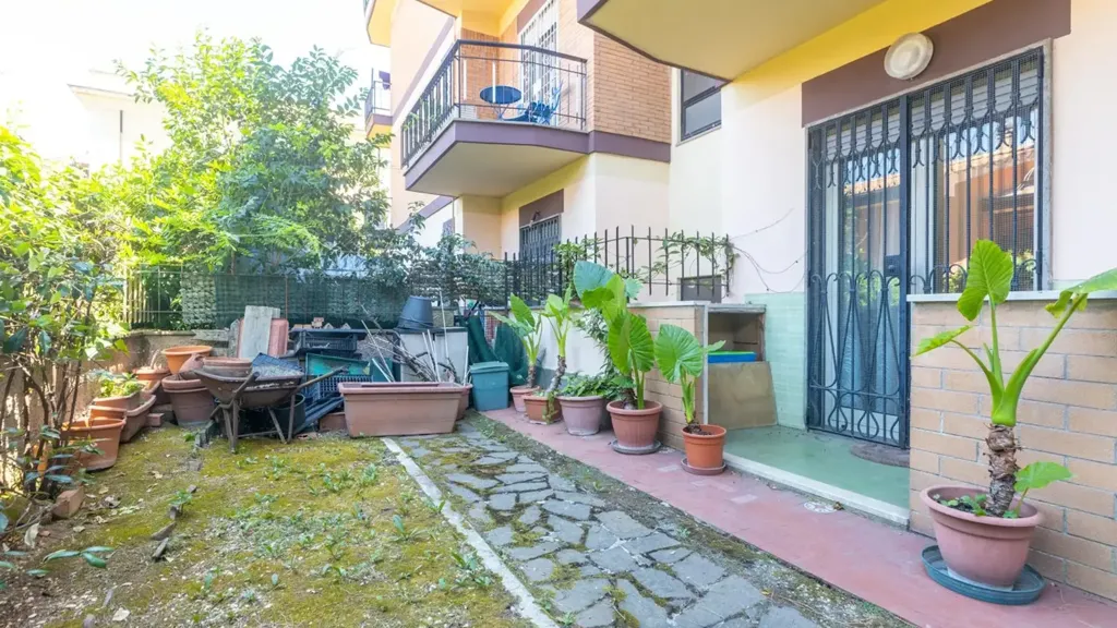 Aed - Three-Bedroom Apartment with Garden in Garbatella, Rome