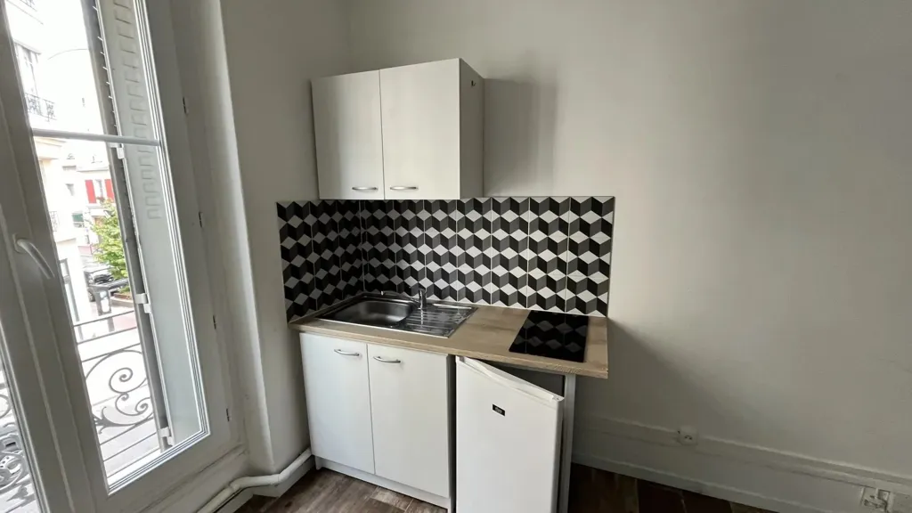 Köök - Studio with Balcony in Levallois-Perret