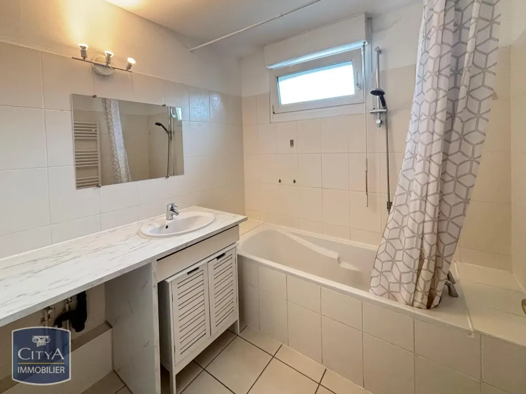 Salles de bain - Appartement 3 Pièces avec Balcon à Hochfelden