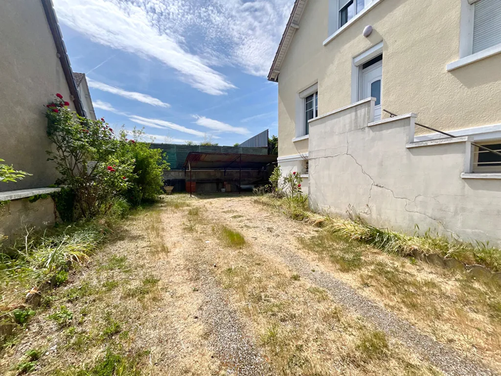 Exterior - Old House to Refresh near Loches