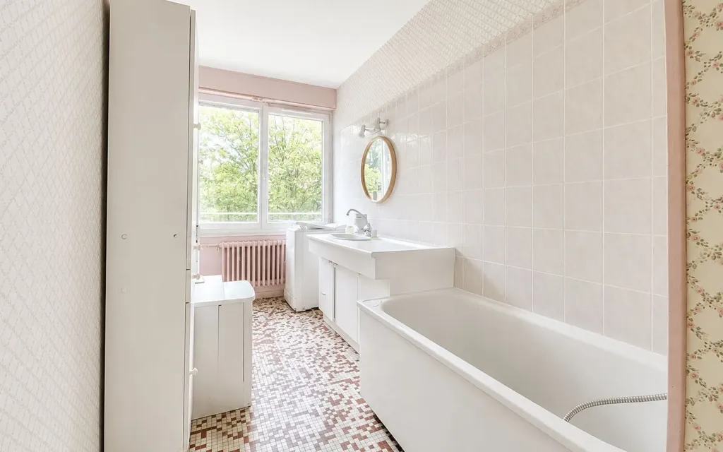 Vannitoad - Apartment with Balcony in Chenôve
