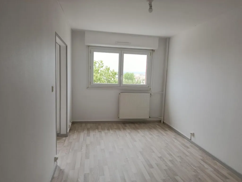 Stanze - 3-Bedroom Flat in Quiet Area, Chatenois