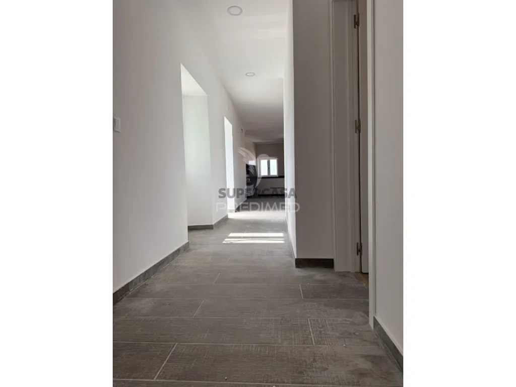 Entrée - Modern T2 Apartment with Garage in Alcanena