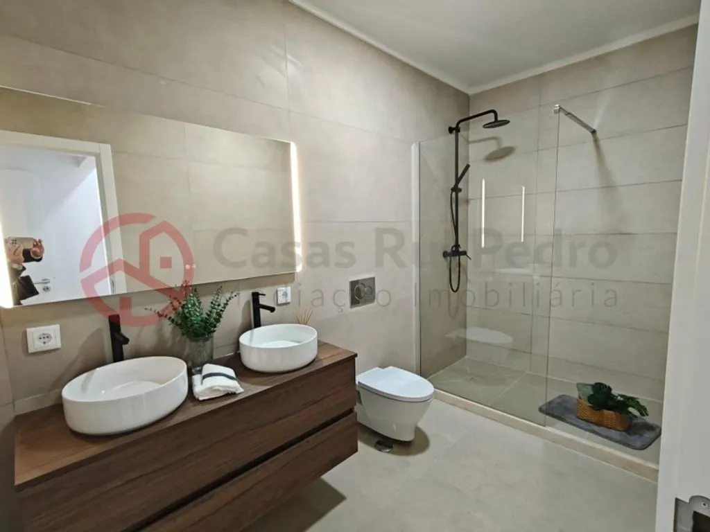 Vannitoad - Luxury Flat with Patio in Benfica, Lisbon