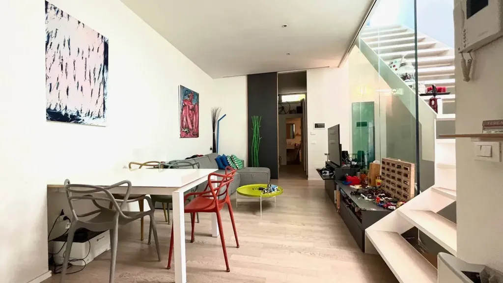 Salle à manger - Loft Apartment with Large Windows in Mantova Centre