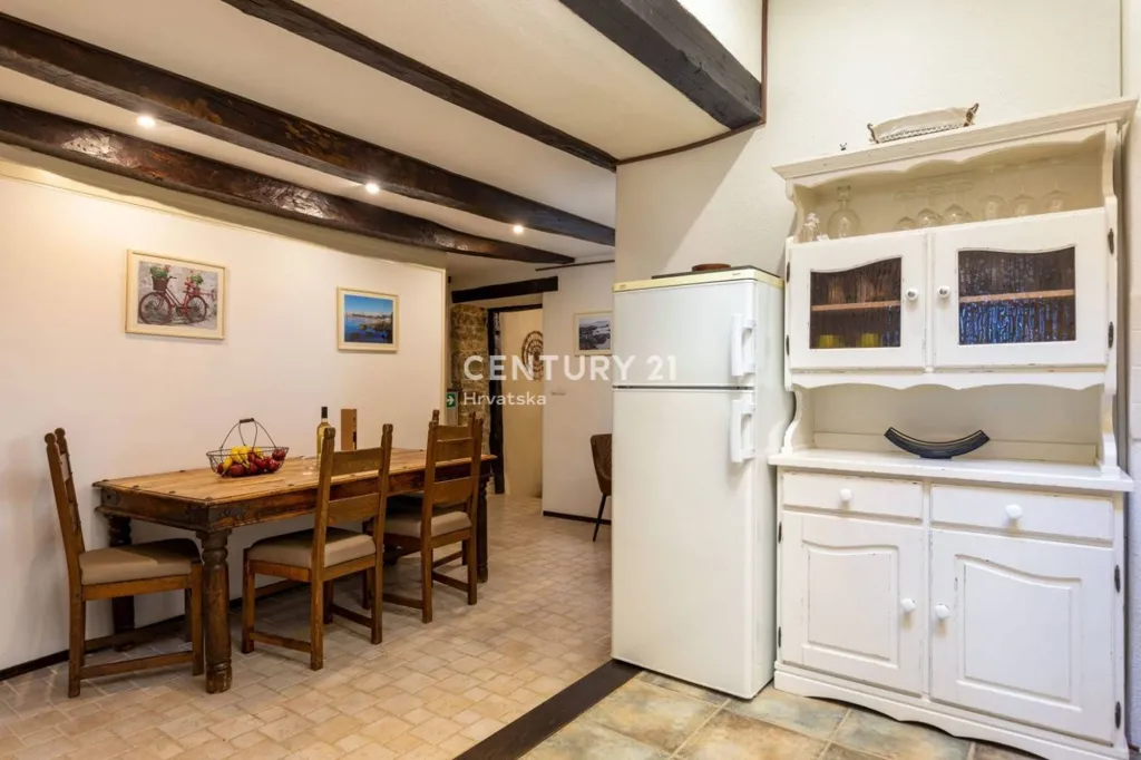 Salle à manger - Three-Bedroom House with Garden in Pazin Centre
