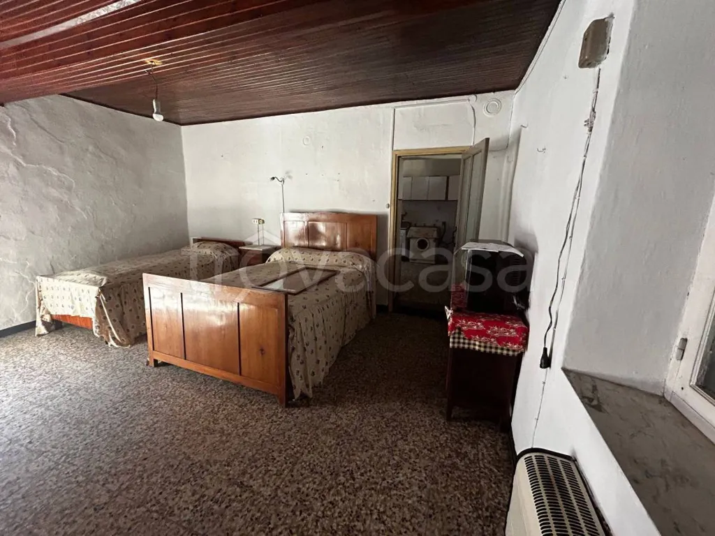 Magamistoad - Three-Storey House with Garden in Bagnasco