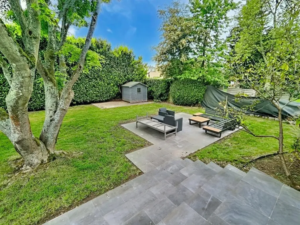 Aed - Architect-Designed Villa with Garden in Waterloo-Faubourg