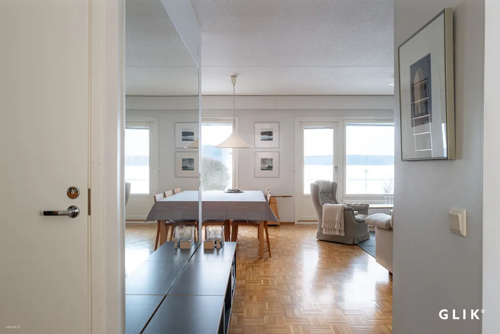Comedor - Apartment with Lake View in Tohloppi, Tampere