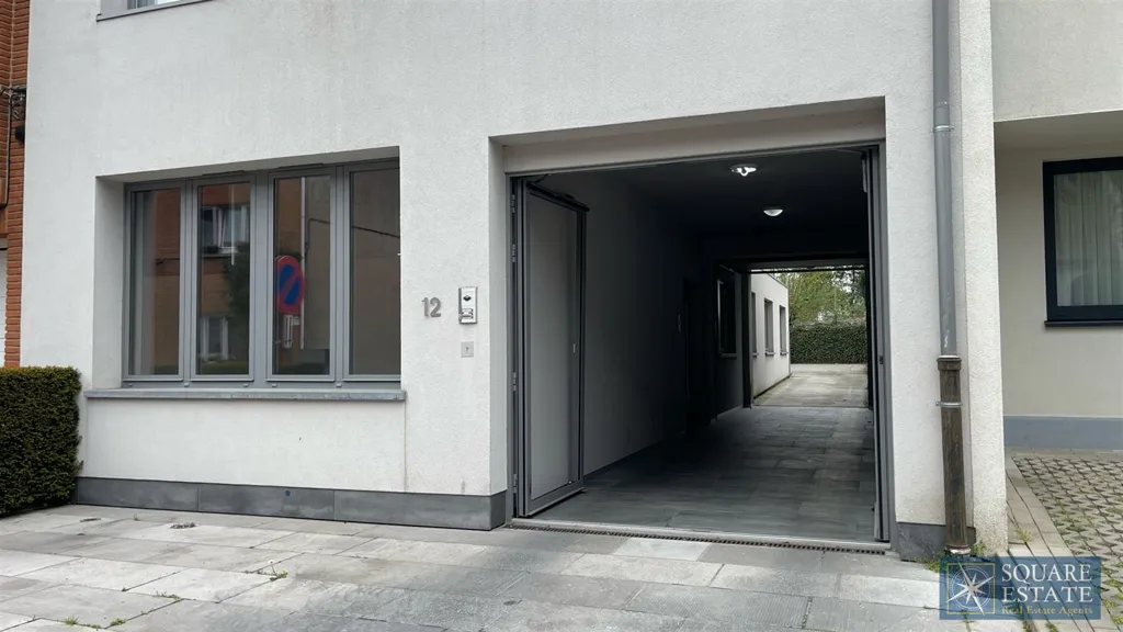 Välivaade - Commercial Office with Parking in Strombeek-Bever