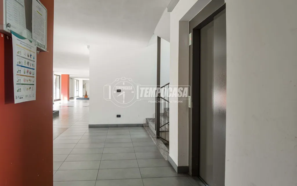 Entrée - Bilocale with Panoramic Terrace in Torino