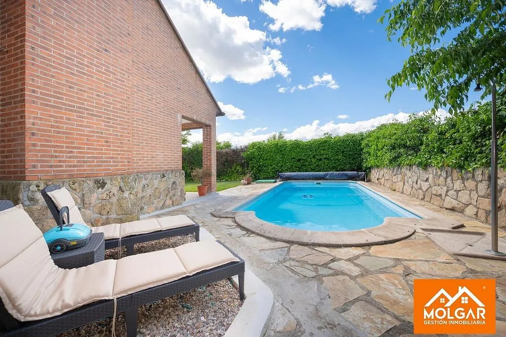 Bassein - Chalet with Pool in Galápagos