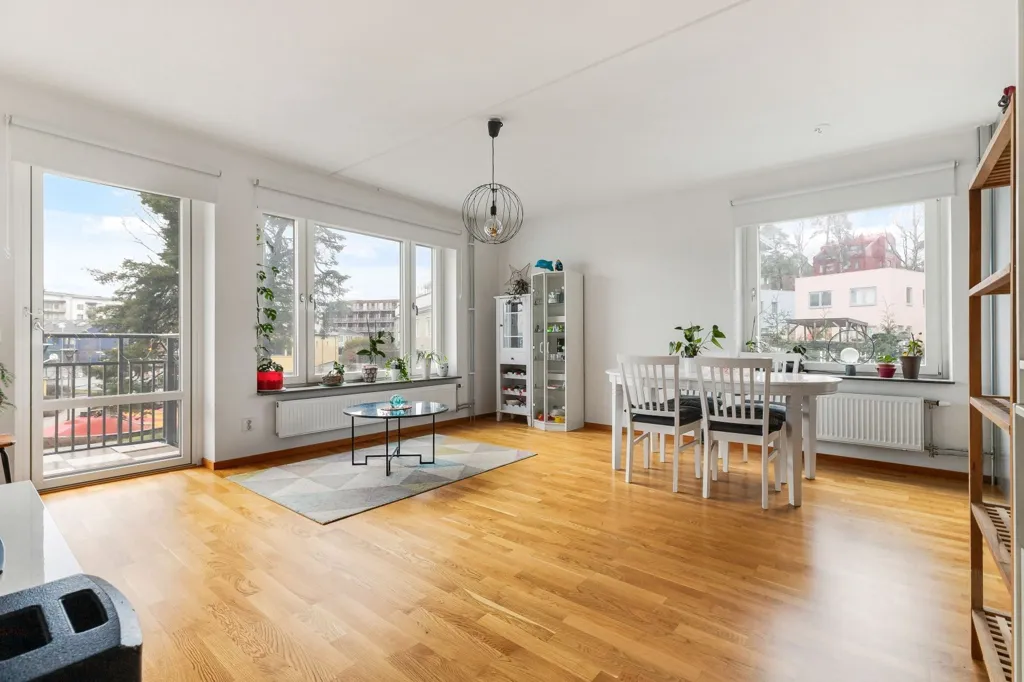 Elutuba - Apartment with Balcony in Ursvik, Sundbyberg