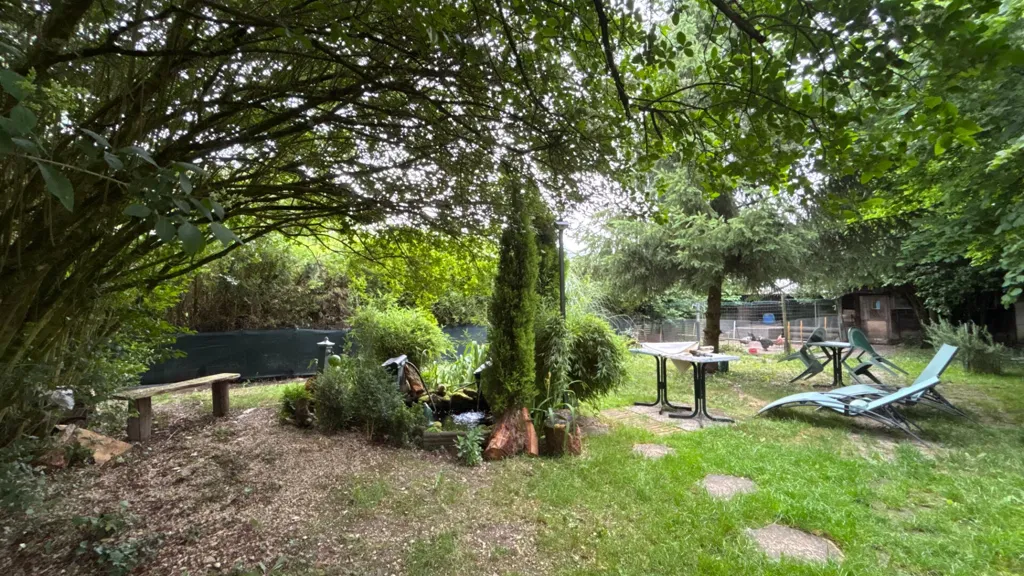 Giardino - 8-Bedroom House with Large Garden in Prémery