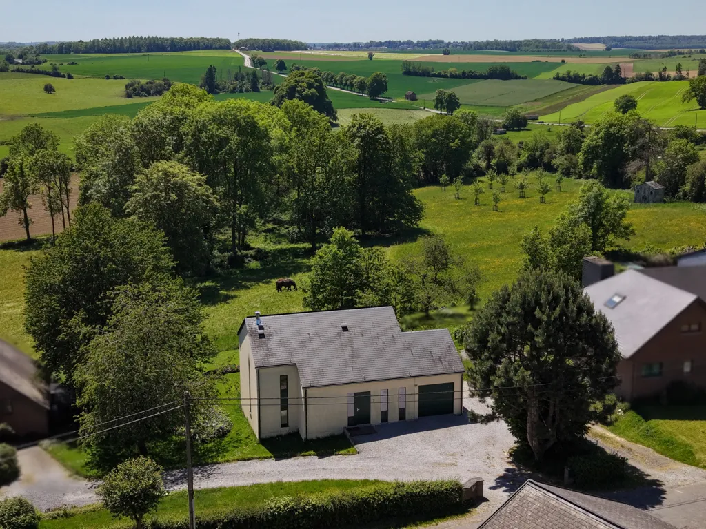Vue aérienne - Maison 3 Chambres avec Jardin et Terrasse à Lesve