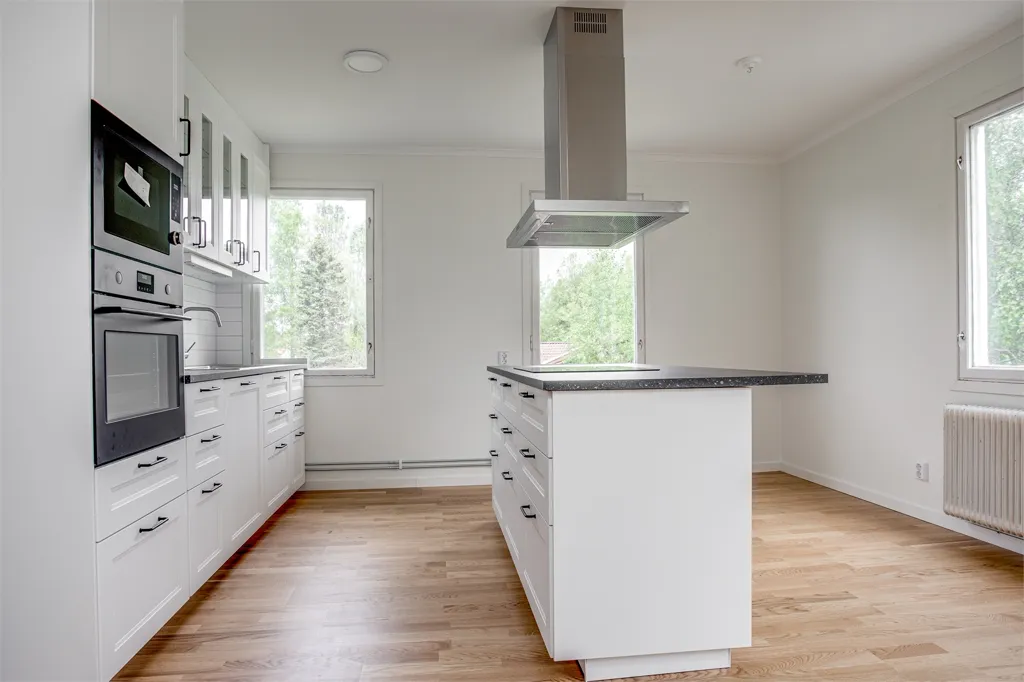 Köök - 2-Storey Villa with Workshop in 795000 SEK