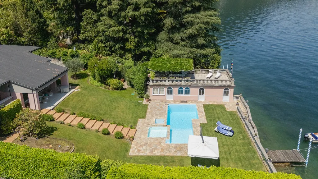 Vue aérienne - Lakefront Villa with Modern Design in Limonta