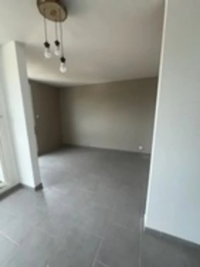 Elutuba - Fully Renovated Apartment with Balcony in Marignane
