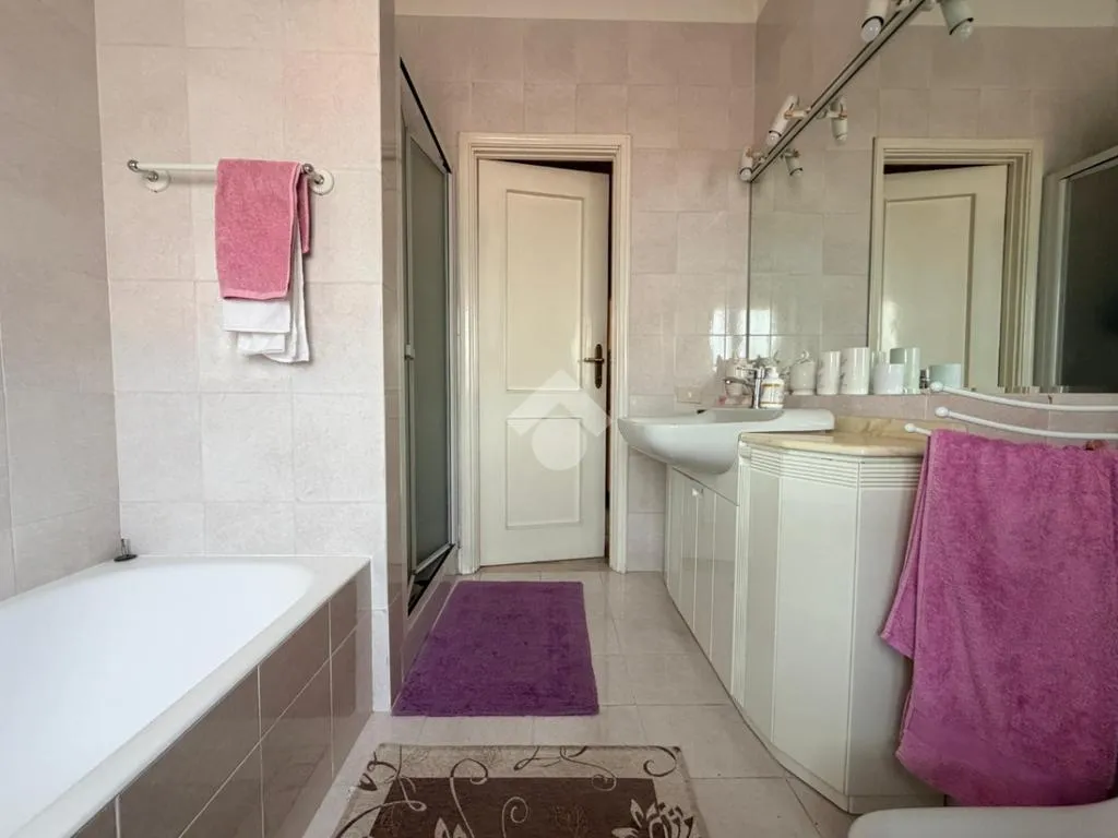 Bagni - Trilocale with Balcony in Brescia
