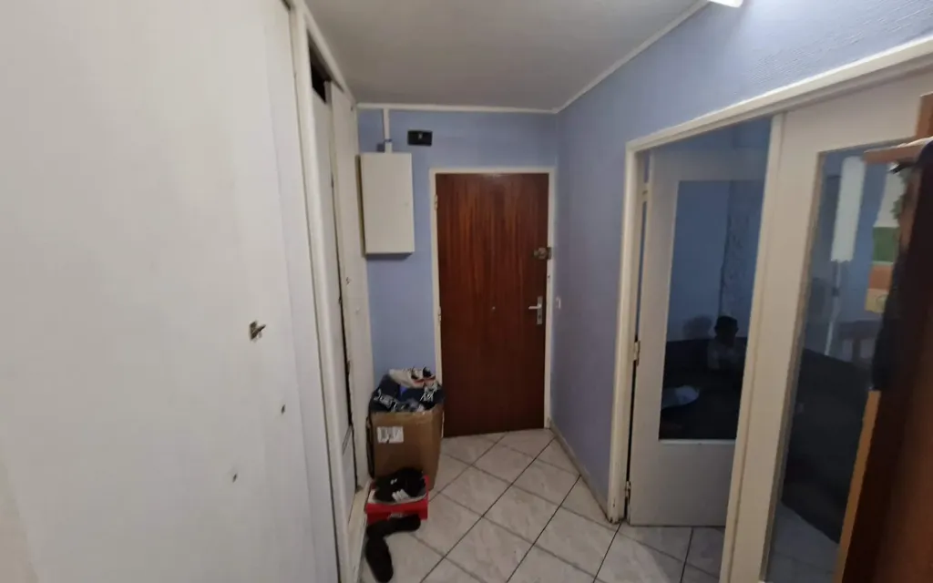 Esik - 4-Bedroom Apartment with Balcony in Nogent-sur-Oise