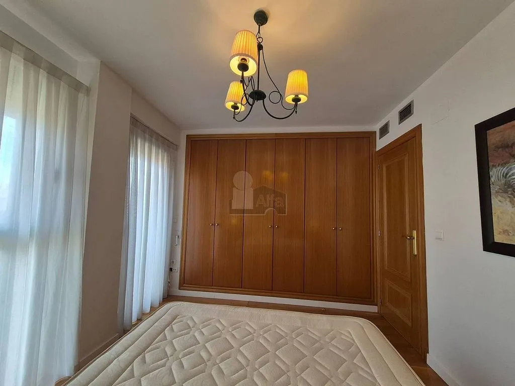 Bedrooms - 1-Bed Flat with Garden on Avenida Francia