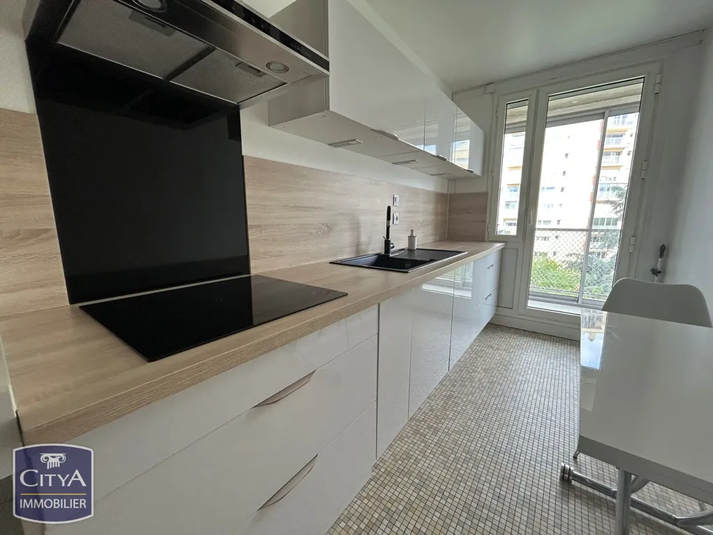Cuisine - Appartement avec Balcon dans le Quartier Bollée