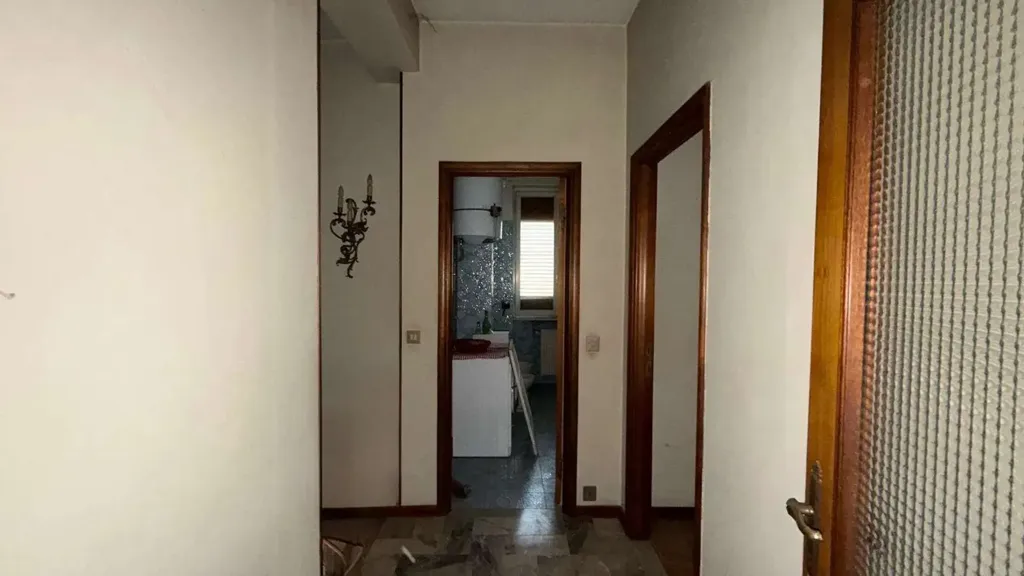 Esik - Spacious Apartment with Balconies in Piacenza