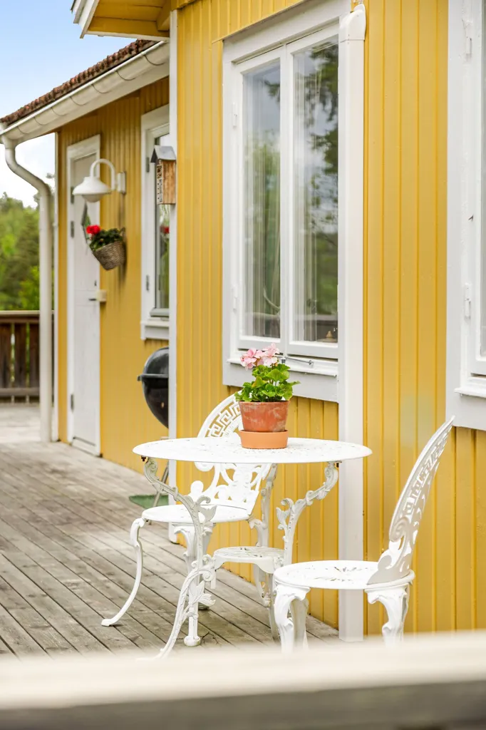 Terrass - Charming Cottage with Lake View in Virserum