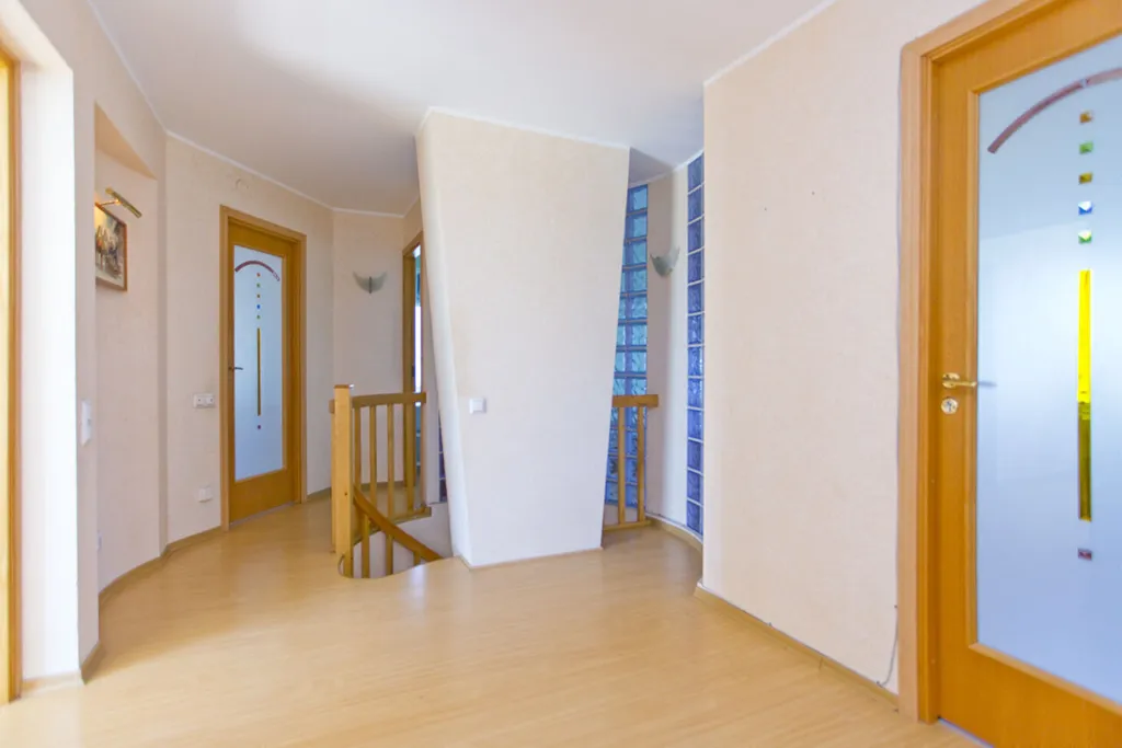 hallway_entrance