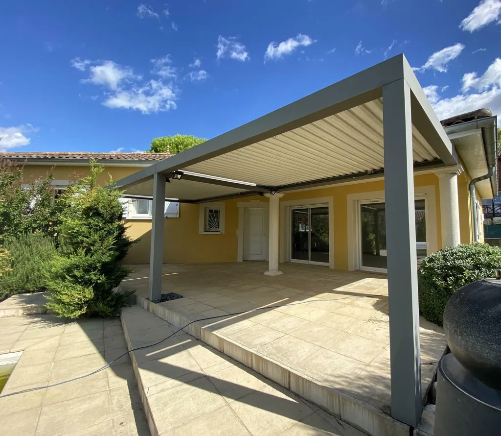 Terrace - Villa with Pool near Villefranche-sur-Saône