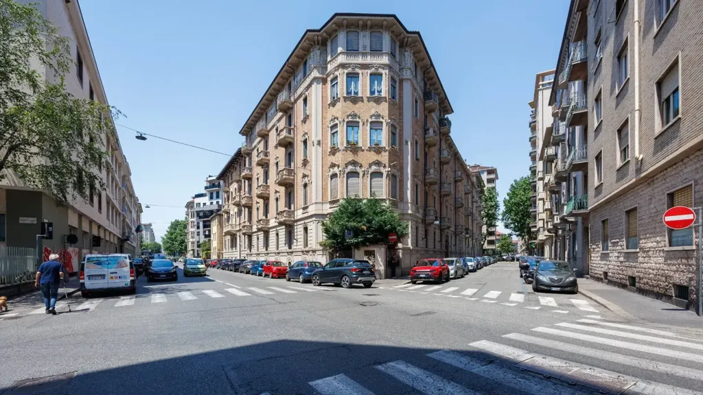 Exterior - Liberty Style Apartment with Bow Window in Turin