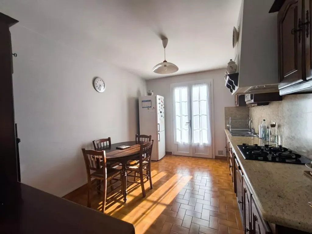 Cuisine - Maison avec Terrasse et Garage à Lons