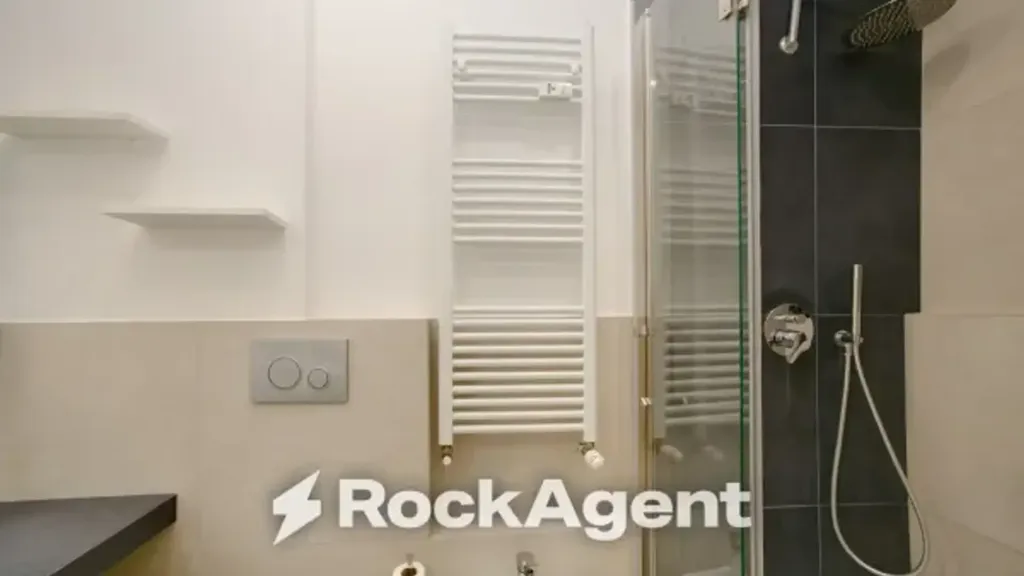 Vannitoad - Ristruttured Apartment with Balcony in Rome