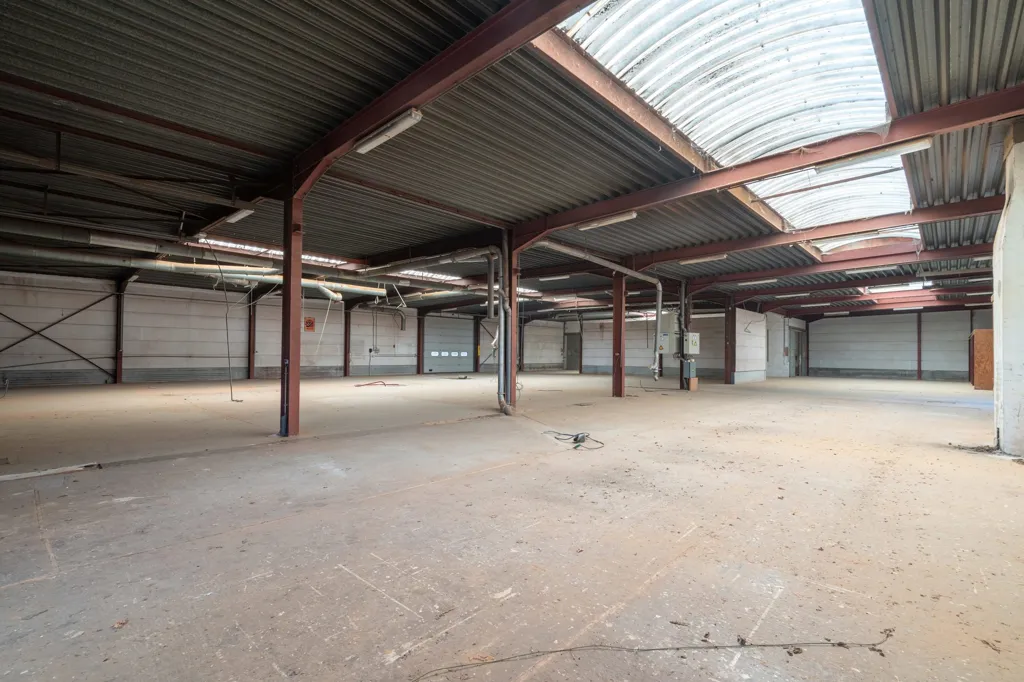 Pièces - Hangar Commercial avec Section Poignée à Hamme