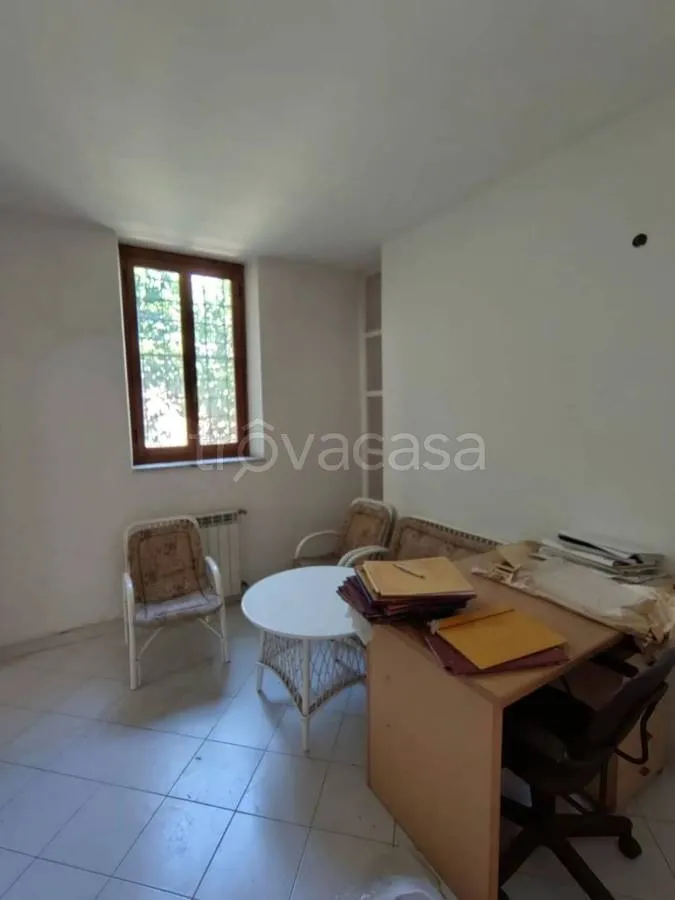 Bureau - Spacious Apartment with Balcony in Priverno