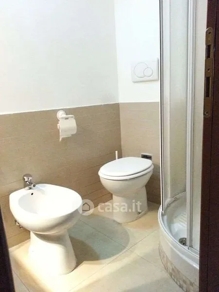 Bathrooms - Arched Bilocale in Genoa's Historic Centre