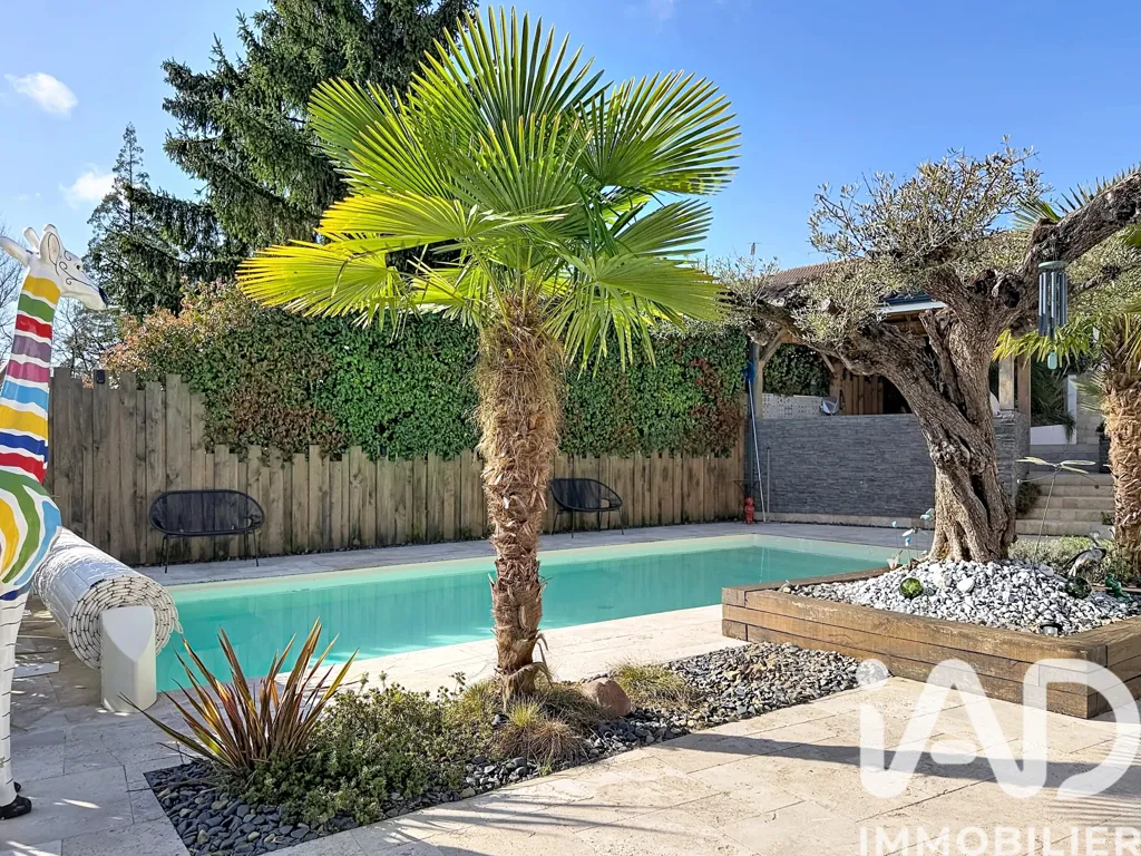Piscine - Villa de Prestige avec Piscine à Neuvicq