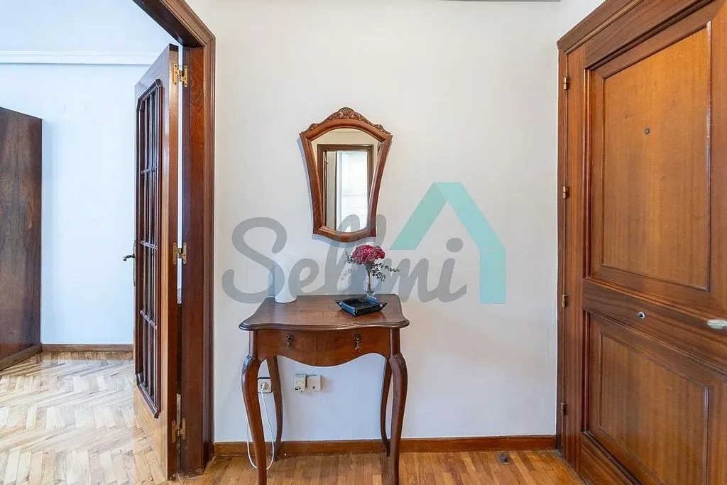 Esik - Furnished Flat with West View in Oviedo