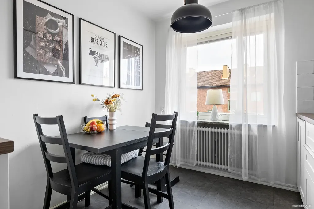 Söögituba - Two-Bedroom Flat with Balcony in Vänersborg