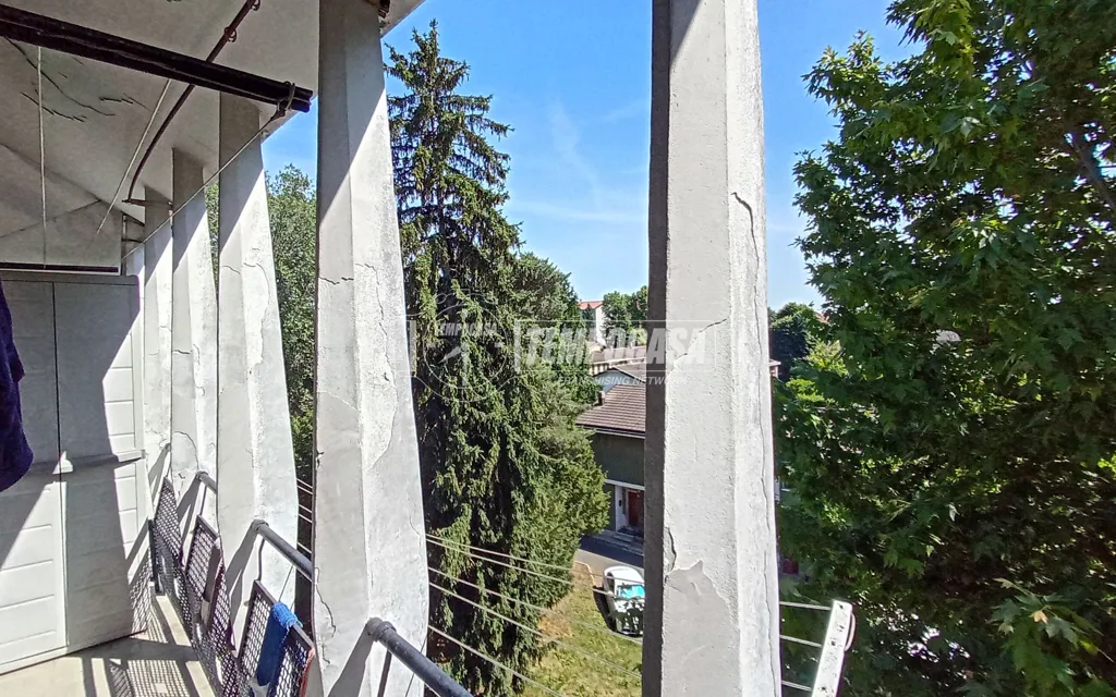 Balcon - Spacious 3-Bedroom Apartment in Cesate