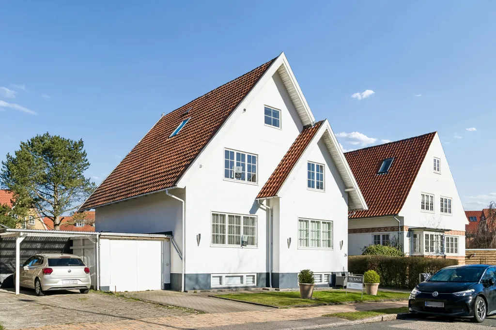 Exterior - Light-Filled Apartment with Balcony in Odense M