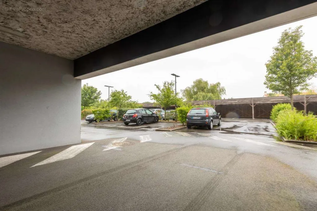 Garage - 3-Bed Apartment with Balcony in Saint-Sébastien