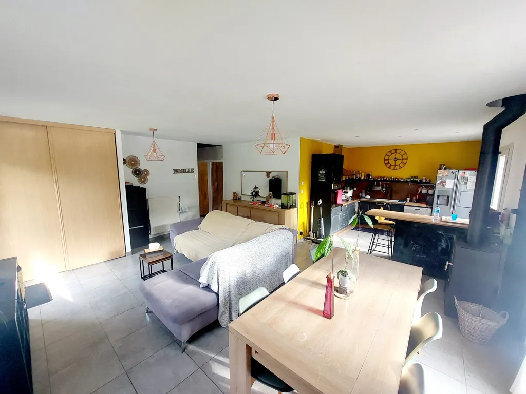 Salle à manger - Maison Plain Pied avec Jardin à Champdieu
