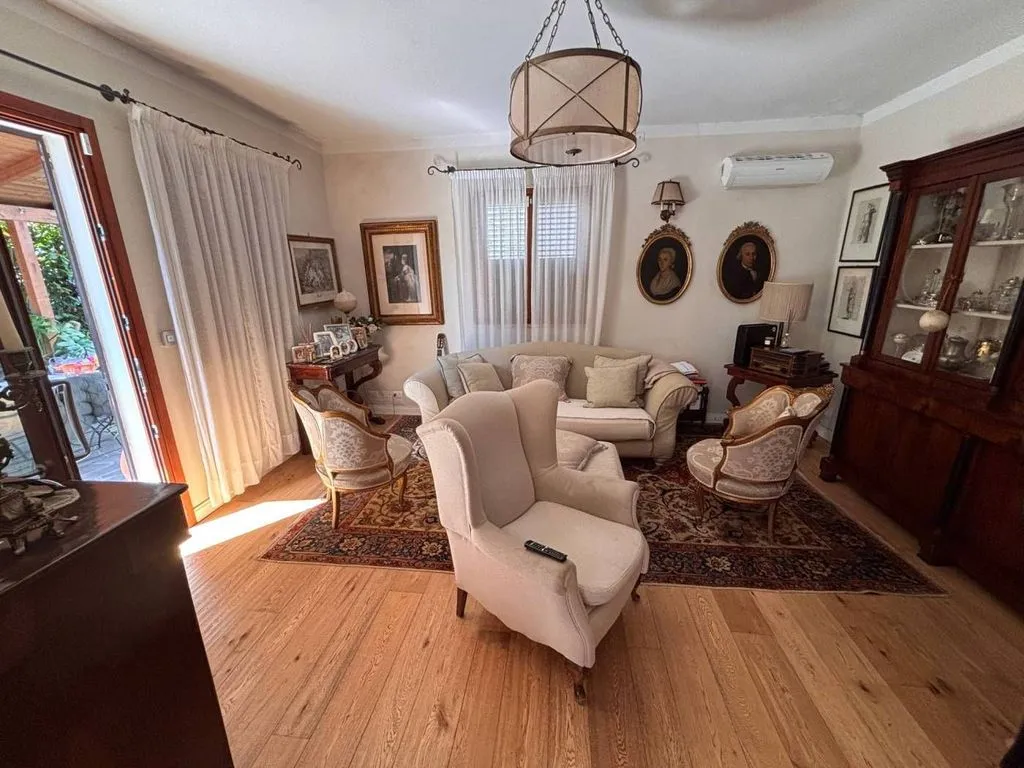 Elutuba - Luxury Villa with Solar Panels in Poggio a Caiano