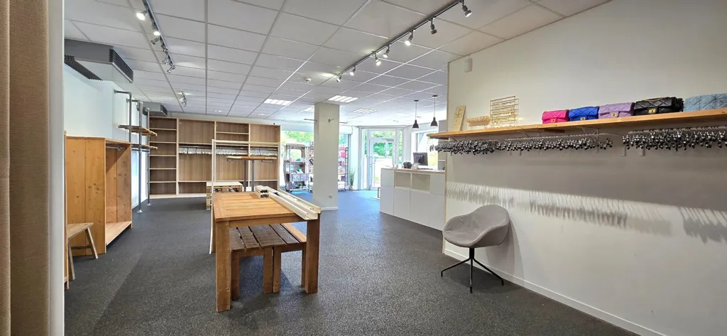 Toad - Commercial Property with Terrace in Lummen
