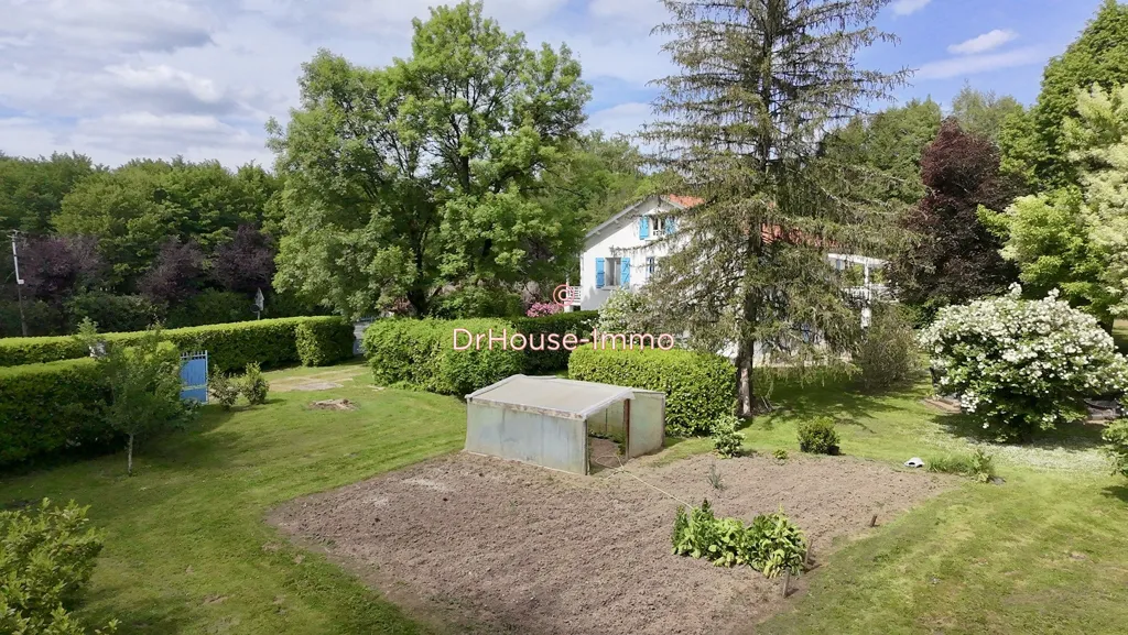 Õhuvaade - Character House with Pool in Verdant Setting