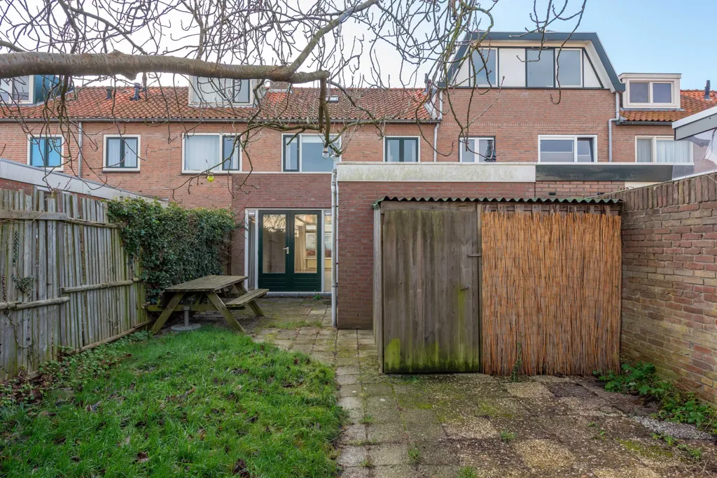 Aed - Spacious Renovated Semi-Detached House in Heiloo