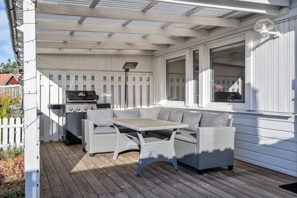 Terrasse - Modern Terraced House with Garden in Järnåldersringen