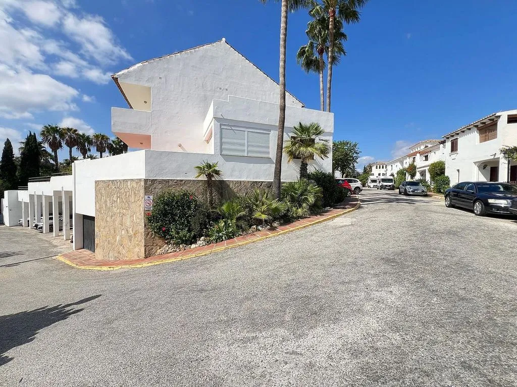 Extérieur - Semi-detached House with Pool on National Road
