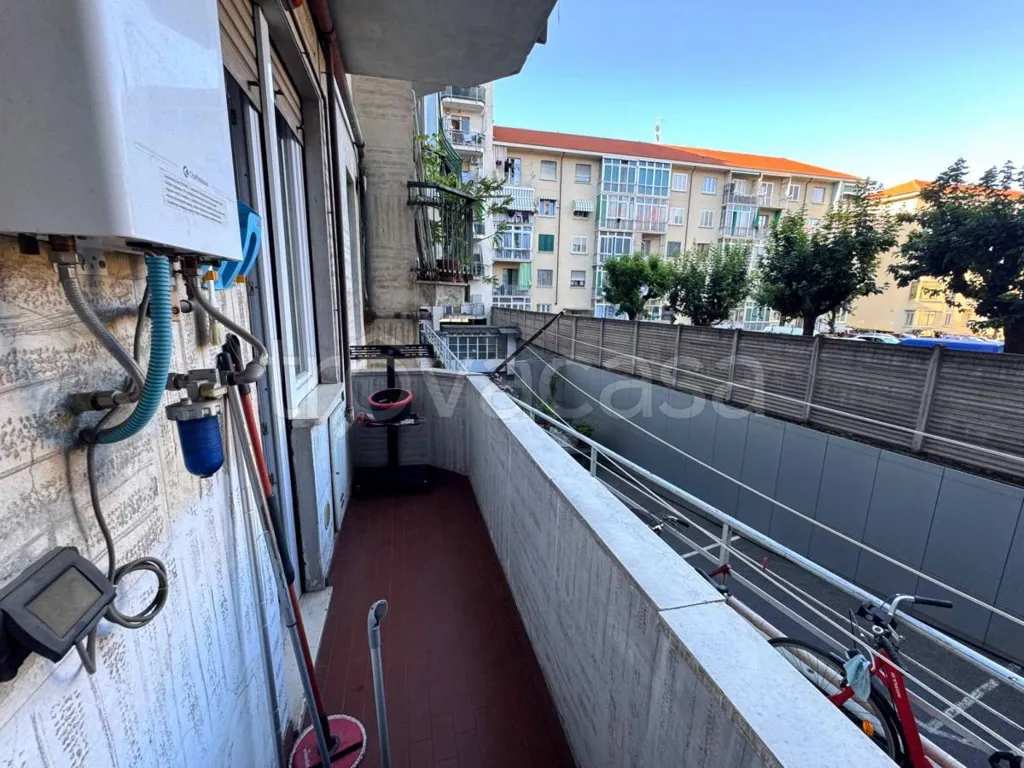 Balcon - Rustic-Style Flat with Balcony near Parco Ruffini, Turin